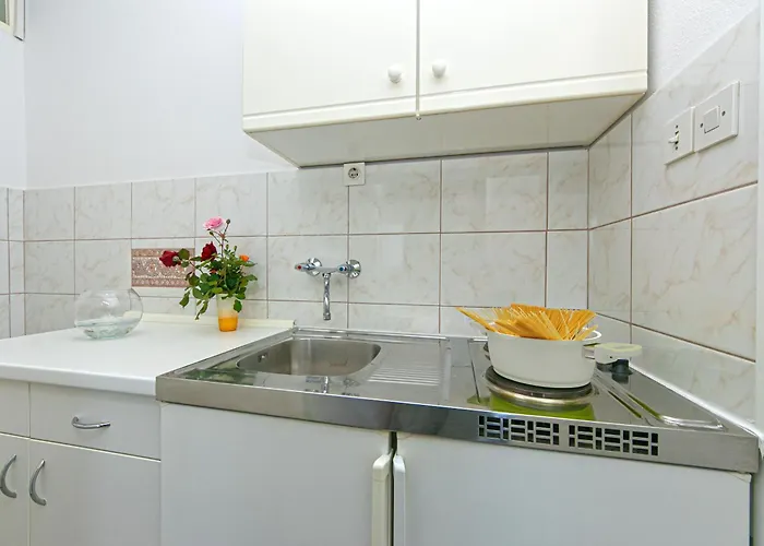 2 * Makarska