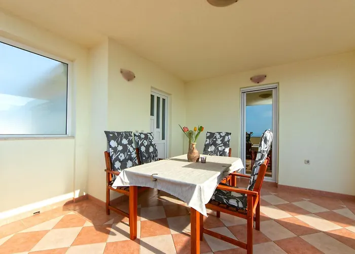 2 * Makarska