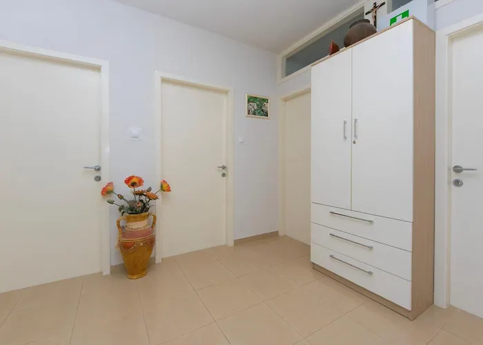 2 Lägenhet Makarska