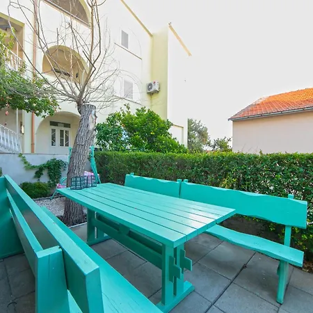 2 Apartment *