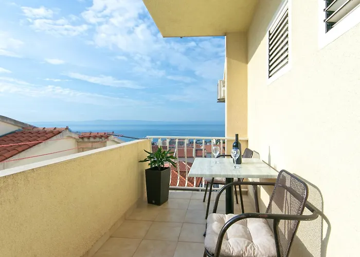 2 * Makarska
