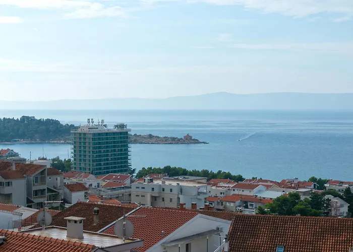 2 * Makarska