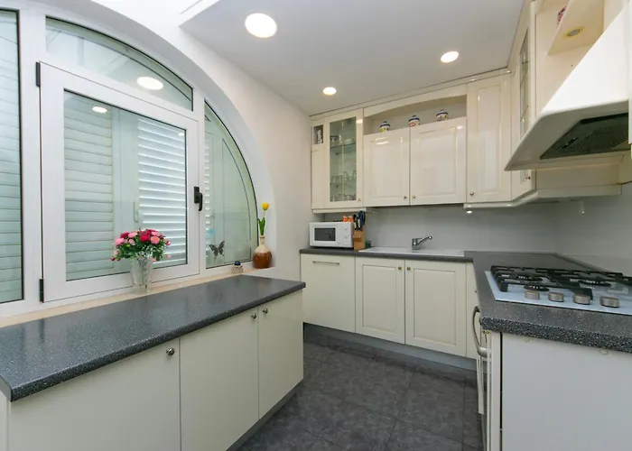 Apartment 2 *