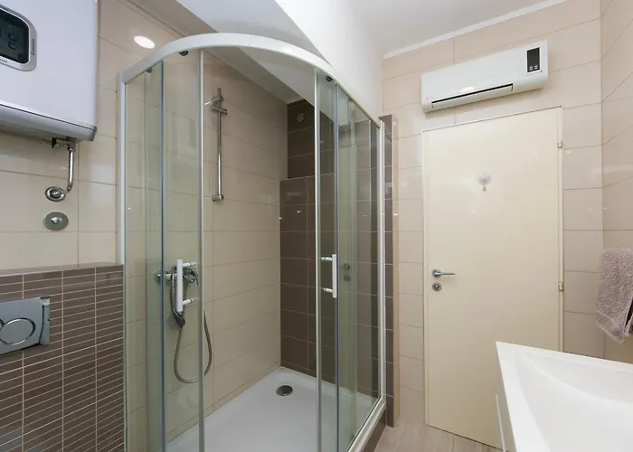 2 Apartment *