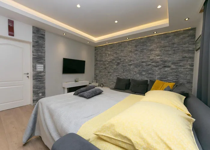 2 Apartment *