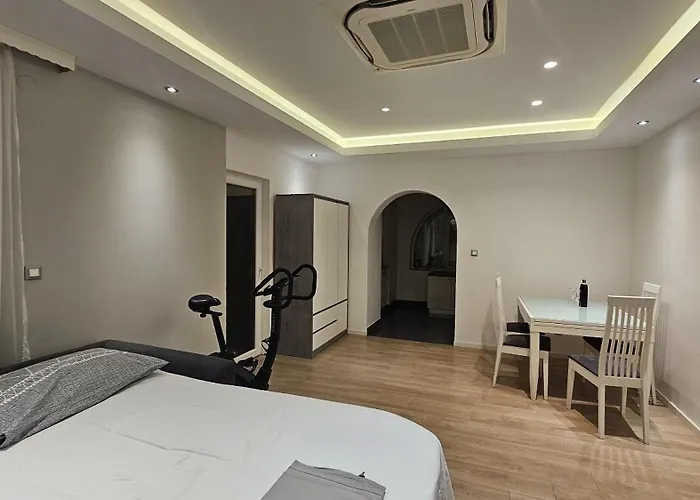 2 * Makarska
